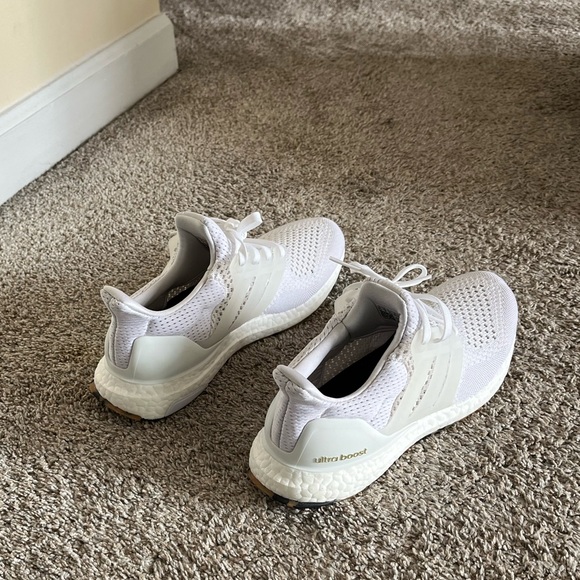 Adidas Ultra boost Brand New - Picture 3 of 6